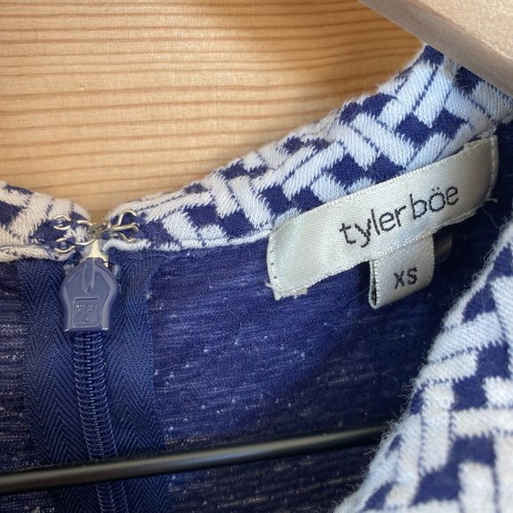 60s-Inspired Sheath Dress Navy Patterned - Picture 3 of 4